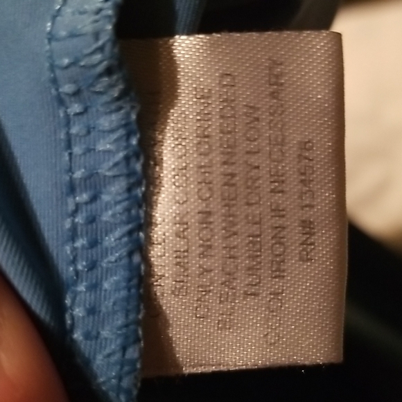 Vineyard vines swim shirt - Picture 5 of 8